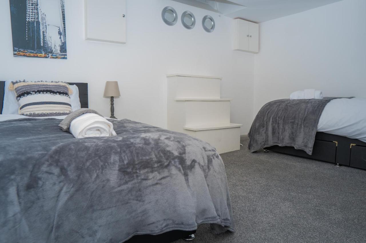 The Highfield Villa, 5 Bedrooms, Northampton Centre, Sleeps 10 Exterior foto
