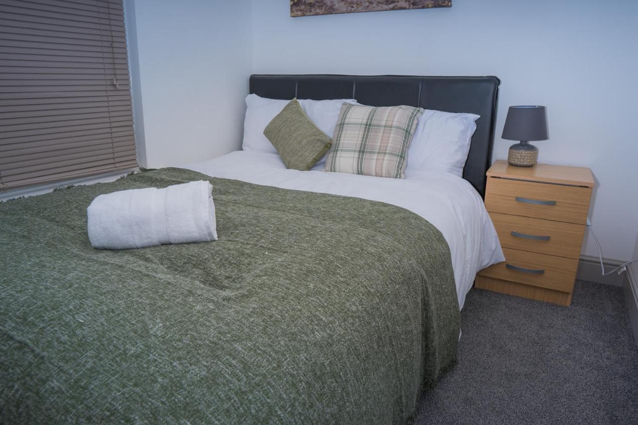 The Highfield Villa, 5 Bedrooms, Northampton Centre, Sleeps 10 Exterior foto