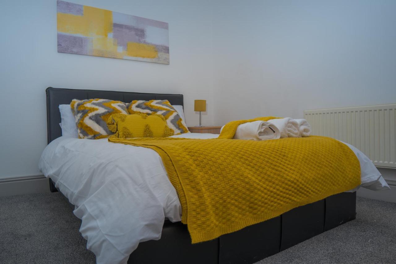 The Highfield Villa, 5 Bedrooms, Northampton Centre, Sleeps 10 Exterior foto